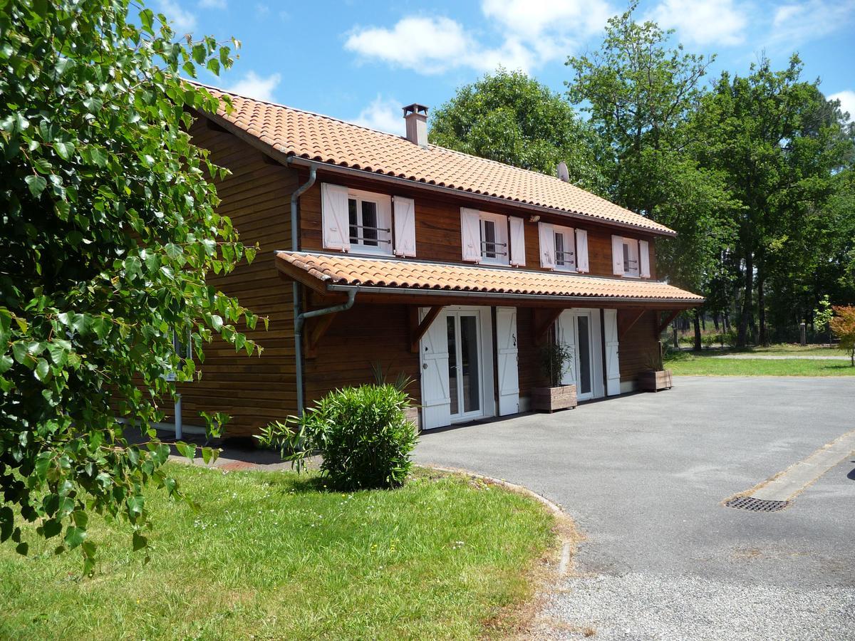 Sainte-Eulalie-en-BornLa Grange Du Born住宿加早餐旅馆 外观 照片