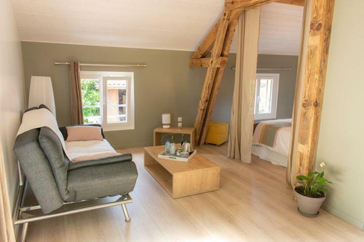 Sainte-Eulalie-en-BornLa Grange Du Born住宿加早餐旅馆 外观 照片
